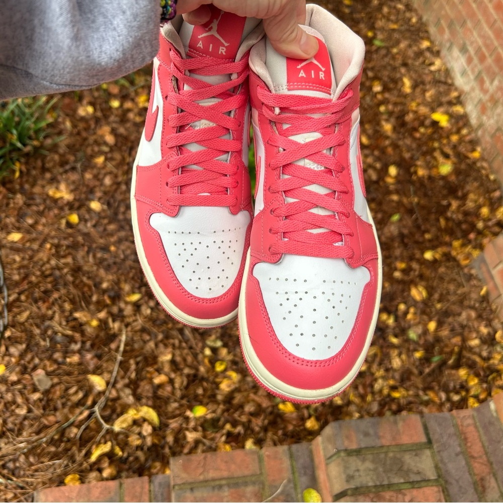 NIKE Air Jordan 1 Mid "Strawberries and Cream" sneakers. Women’s size 8 - Picture 14 of 15